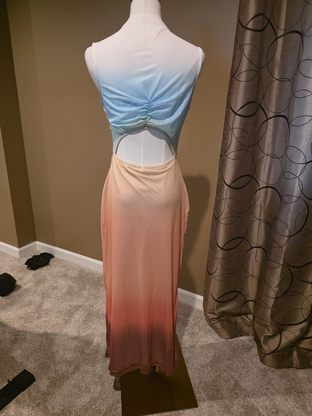 Gradient Mesh Backless Maxi Dress. - Picture 7 of 7